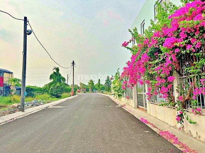 CHỦ NGỘP BÁN GẤP NHÀ MỚI XÂY CÁCH SÔNG SG 200M, SỔ RIÊNG ĐƯỜNG 12M 