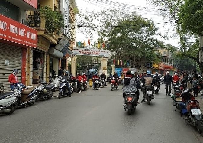 Nhà 4,5 tầng ngõ oto 167 Hào Nam, oto vào nhà, 4 ngủ, sát ga Cát Linh