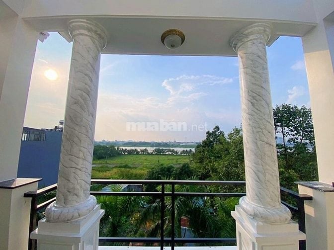 CHỦ NGỘP BÁN GẤP NHÀ MỚI XÂY CÁCH SÔNG SG 200M, SỔ RIÊNG ĐƯỜNG 12M 