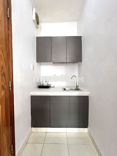 CĂN HỘ CỬA SỔ TRỜI FULL NỘI THẤT NGAY NGÃ BẢY LÝ THÁI TỔ - TỰ DO