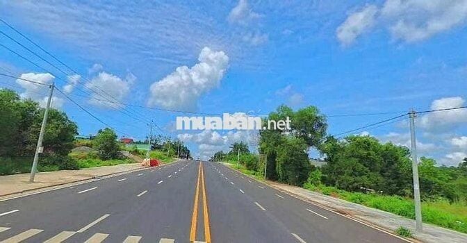 đường xuyên tam 32 khu cong nghiep