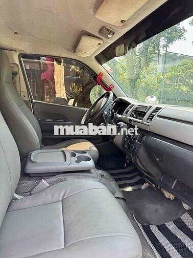 Toyota Hiace 2007 H200 Commuter 2.7 - 123456 km
