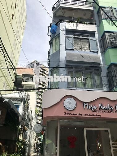 Cho thuê nhà 4 tầng 1 tum khu phố Hàn Quốc, Nha Trang