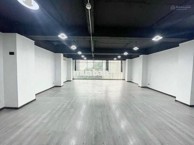 Mặt tiền đường Nguyễn Thái Học Q1 – Nhà 3 lầu - sàn trống dễ bố trí