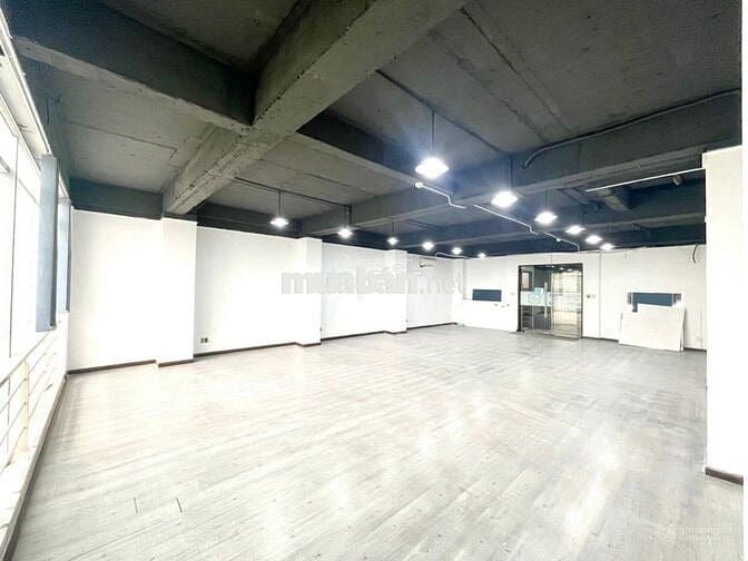 Mặt tiền đường Nguyễn Thái Học Q1 – Nhà 3 lầu - sàn trống dễ bố trí