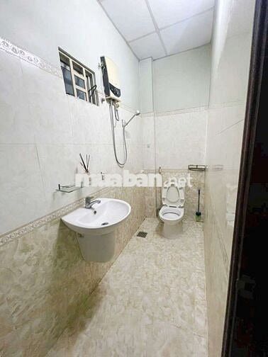 Nhà thuê Mặt Tiền Lê Đình Thám. Quận Tân Phú (1PN, 2WC). Dtsd 78m2