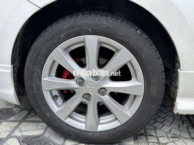 Mitsubishi Mirage Trắng Tự động