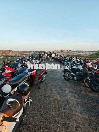 Em có lô đất sát bên khu du lịch, nằm 1/ đường Hùng Vương sổ sẵn.