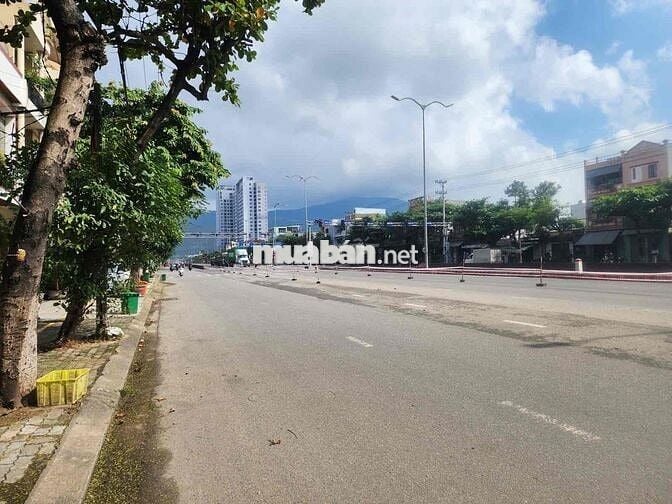 BÁN ĐẤT TẶNG NHÀ C4 DT LON -CÓ DÒNG TIỀN - BIỂN SƠN TRÀ - ĐN