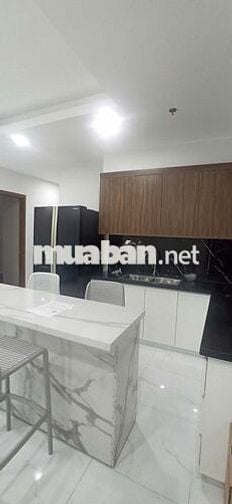 căn hộ 3 phòng có sẵn nội thất cho thuê 8tr, gần AEON