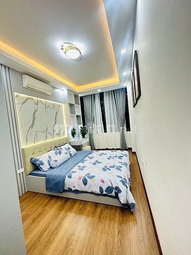 Bán nhà gấp phố Tây Sơn ô tô 2 thoáng, Dt 25m2, 5t, mới đẹp ở ngay.