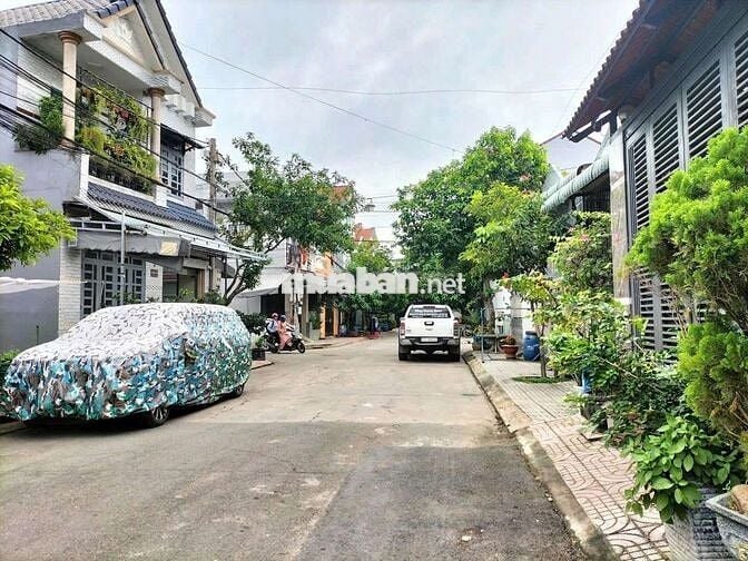 Tôi cần bán nhà Lầu Trệt gần ngã tư Chiêu liêu Dĩ An