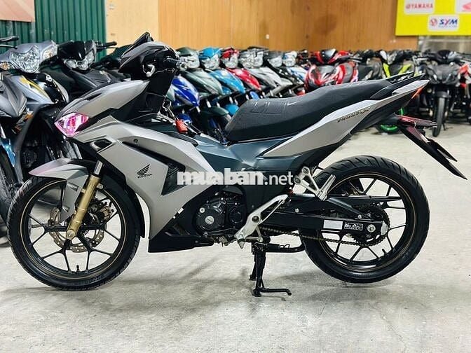 XE MÁYTHANH TÙNG_WINNER V3 ABS XÁM BẠC ĐỘ MẮT CÚ