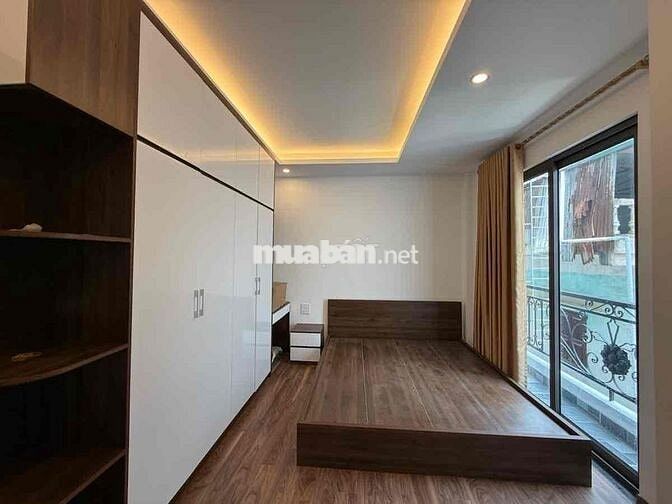 7.35 Tỷ - 35m2 x 5 tầng mặt tiền 4.5 mét - Tân Mai ô tô đỗ cổng