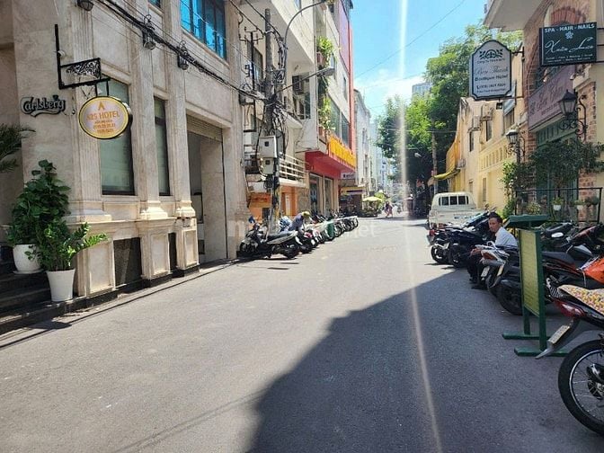 Bán nhà đường nhựa 6m, Võ Văn Tần, P6, Q3 (cũ). DT 4m x 18m, 3 lầu,