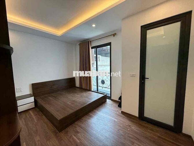 7.35 Tỷ - 35m2 x 5 tầng mặt tiền 4.5 mét - Tân Mai ô tô đỗ cổng