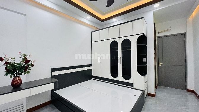 Bán nhà sát MT hẻm 160 Nguyễn Duy Dương, P.3, Quận 10