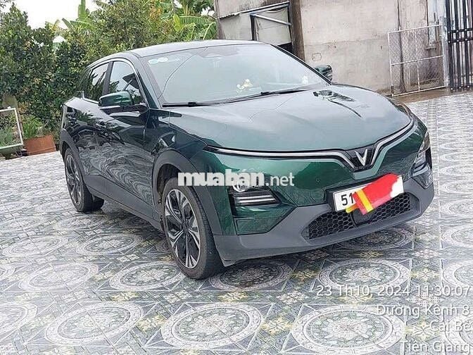 VinFast VF6 Plus Xanh rêu