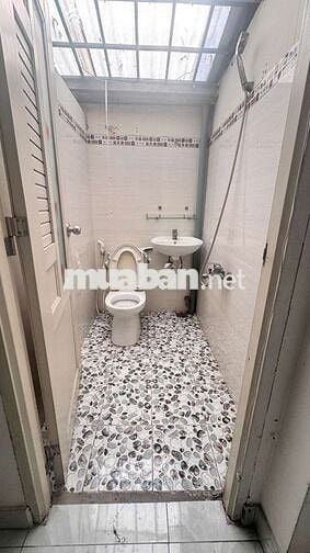 Nhà nguyên căn dt 4❌16+3️⃣ lầu sân thượng 4pn4wc hẻm 8m Thông Hlo2