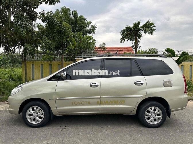 Toyota Innova 2007 G - 150000 km