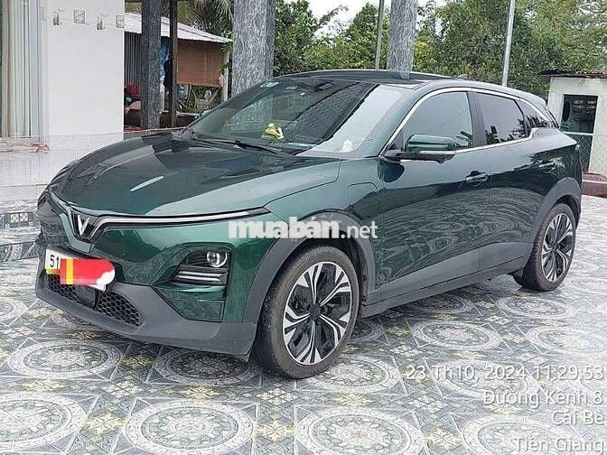 VinFast VF6 Plus Xanh rêu