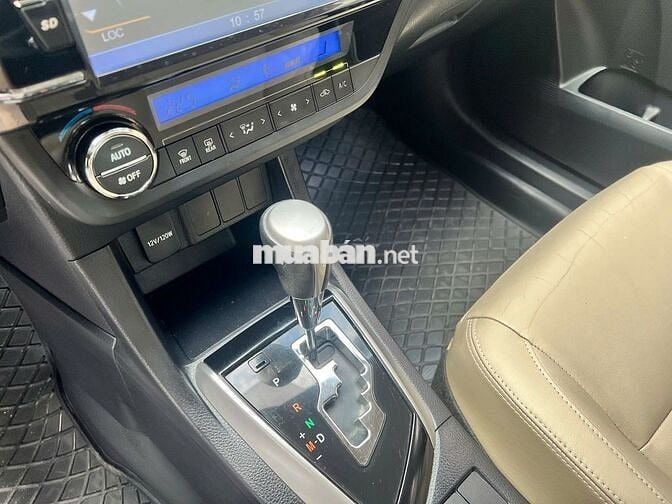 Toyota Corolla Altis 1.8G 2015 màu đen