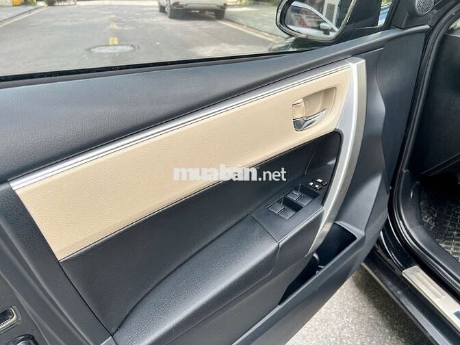 Toyota Corolla Altis 1.8G 2015 màu đen