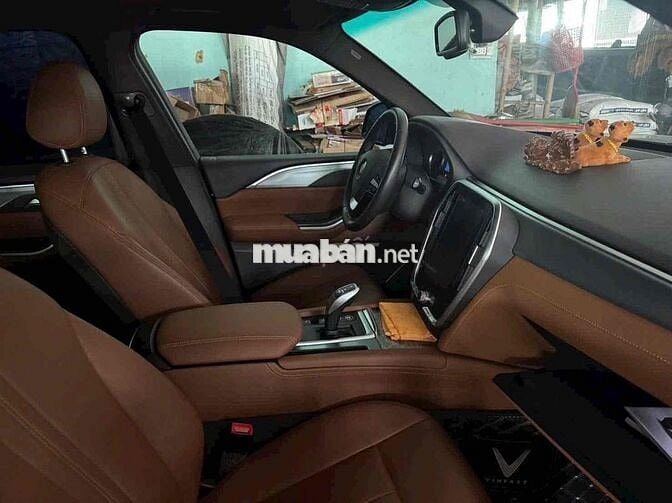 Siêu hiếm LUX SA PREMIUM đi mới 4.000km