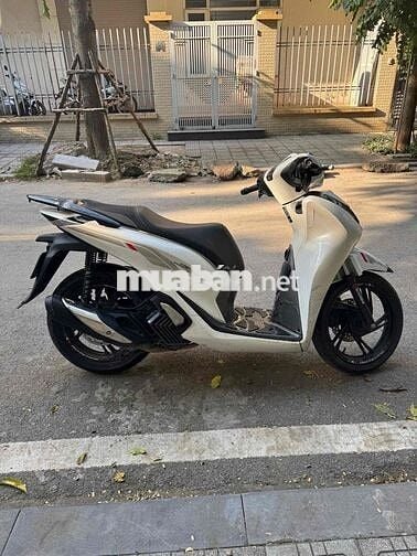 cần tiền bán gấp xe sh 150 ABS