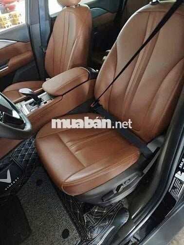 Siêu hiếm LUX SA PREMIUM đi mới 4.000km