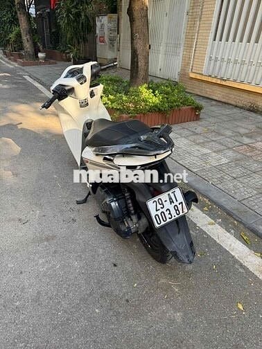 cần tiền bán gấp xe sh 150 ABS