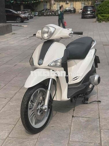 Hang đẹp Liberty 125ie 2012 màu trắng đẹp như mới