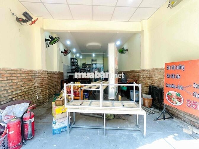 Mặt bằng kinh doanh 4*10m vòng xoay Dân chủ ,Cư Xá Đô Thành Q3 giáp Q1