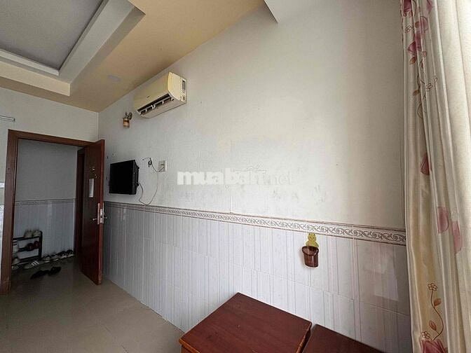 Phòng Ban Công 20m2, Khu Tên Lửa