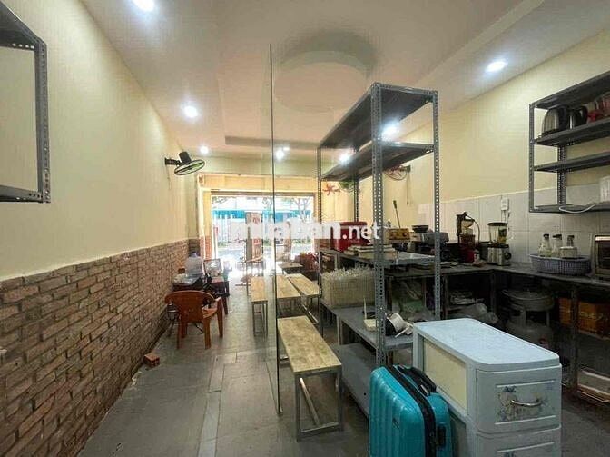 Mặt bằng kinh doanh 4*10m vòng xoay Dân chủ ,Cư Xá Đô Thành Q3 giáp Q1