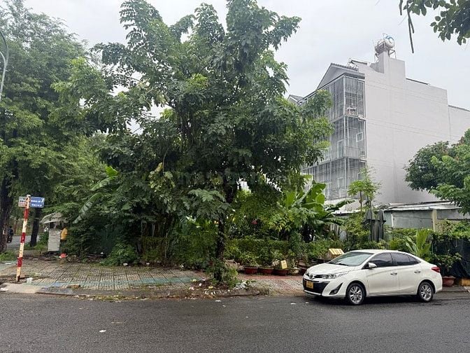 Chính chủ cần bân Lô Góc MT KDC Sadeco, Quận 7