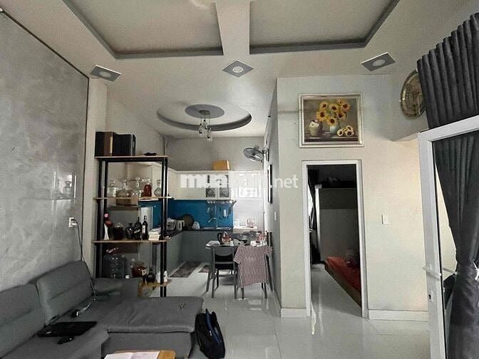 cho thuê nhà sân xe hơi gần trường tiêu học nhị đồng