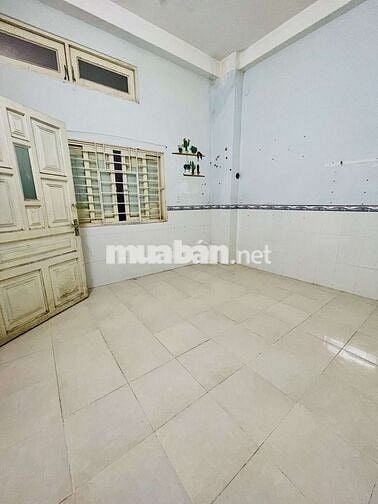 Cho thuê phòng trọ 18m2 - wc riêng - đối diện Emart - 2,2tr/tháng