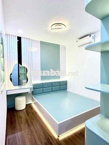 Tập thể định công ô tô chạy vòng quanh , 2 thoáng trước sau