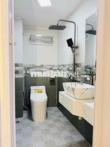 Tập thể định công ô tô chạy vòng quanh , 2 thoáng trước sau