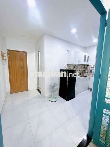 Trống căn hộ 1 phòng ngủ ban công - thang máy - full nội thất - 45m2