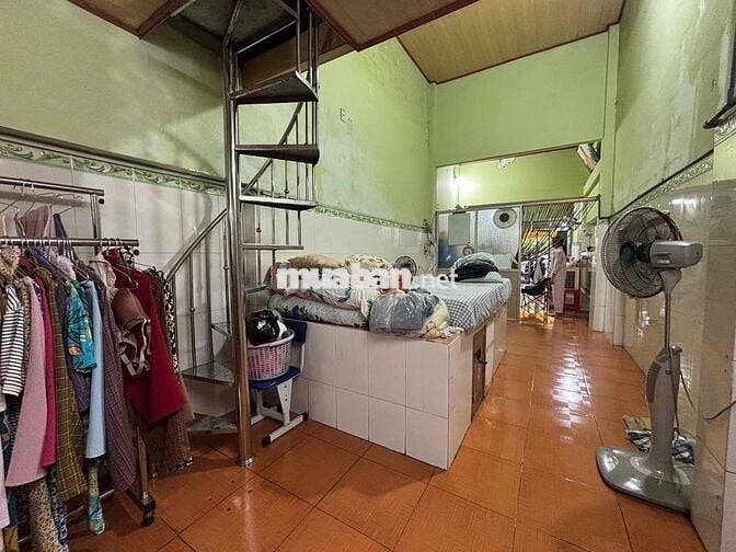 NHÀ NGUYÊN CĂN, 2 KHÔNG GIAN NGỦ, GÁC LỬNG ĐỐI DIỆN BẾN XE CỦ CHI