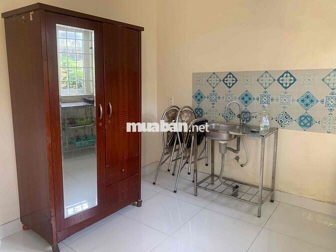 cho thuê phòng studio view sân vườn