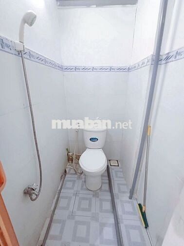 PHÒNG CÓ NỘI THẤT HẺM ĐỐI DIỆN TÒA NHÀ ETOWN, GẦN NHÀ GA T3. GIÁ 2.6TR