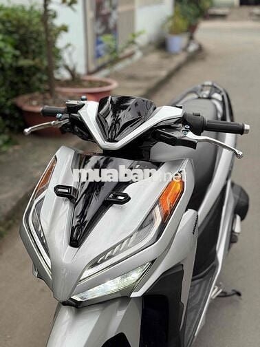 Honda Vario 150 màu Bạc