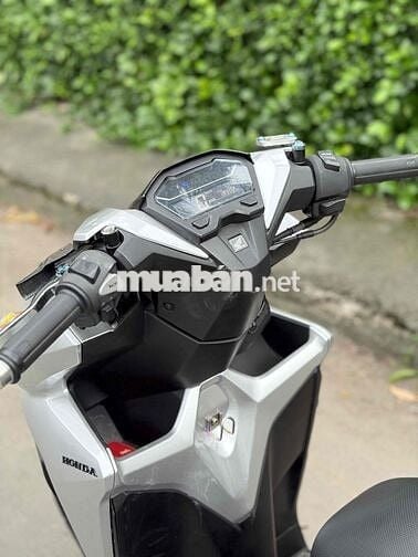 Honda Vario 150 màu Bạc