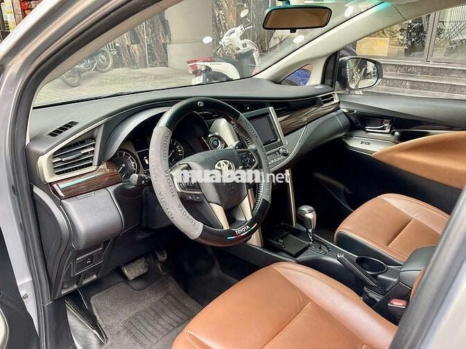 Toyota Innova 2017 2.0V cọp chỉ 55.000km full lsh