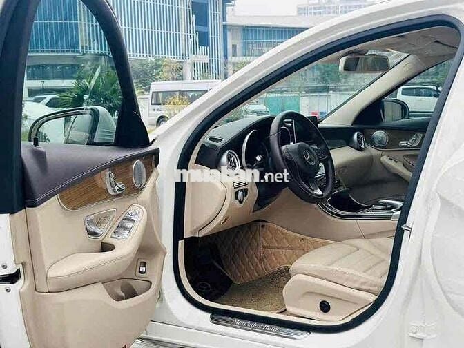 C250 Exclusive trắng/kem 2015