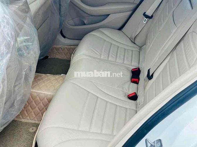 C250 Exclusive trắng/kem 2015