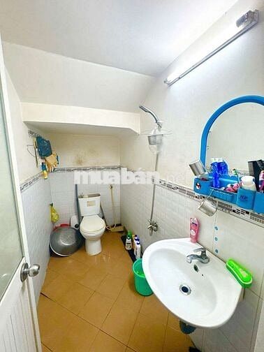 Nhà đường Lê Đình Cẩn 5x18= 90 m2 0.5lầu 5tỷ 500 hẻm 6m hướng Nam